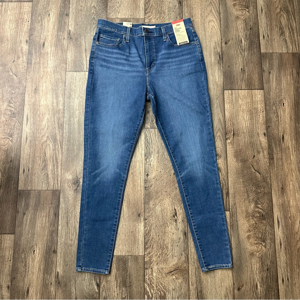 levis 720 high rise super skinny Stellar Stretch Size 32 X 30 Blue Denim
